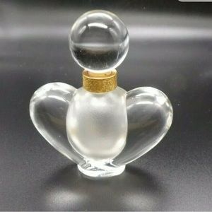 Lalique Farouche stunning perfume bottle… and n excellent condition and quality.
